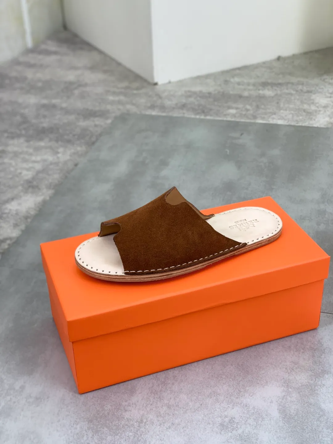 Men's men's shoes 💰P360 new model (genuine leather outsole series) new colors are coming simultaneously on the official website [HERMES] Hermès series: original development, original anatomy display, exclusive outsole [Material] Sole: original genuine leather sole with cow essence film 🌸. Fabric Original calfskin Lining: Imported cowhide, delicate and soft Code number: 38-44